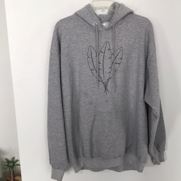 HEAVY HOODIE WITH FEATHERS ON THE FRONT SIZE XL GREAT CONDITION! - Picture 1 of 5